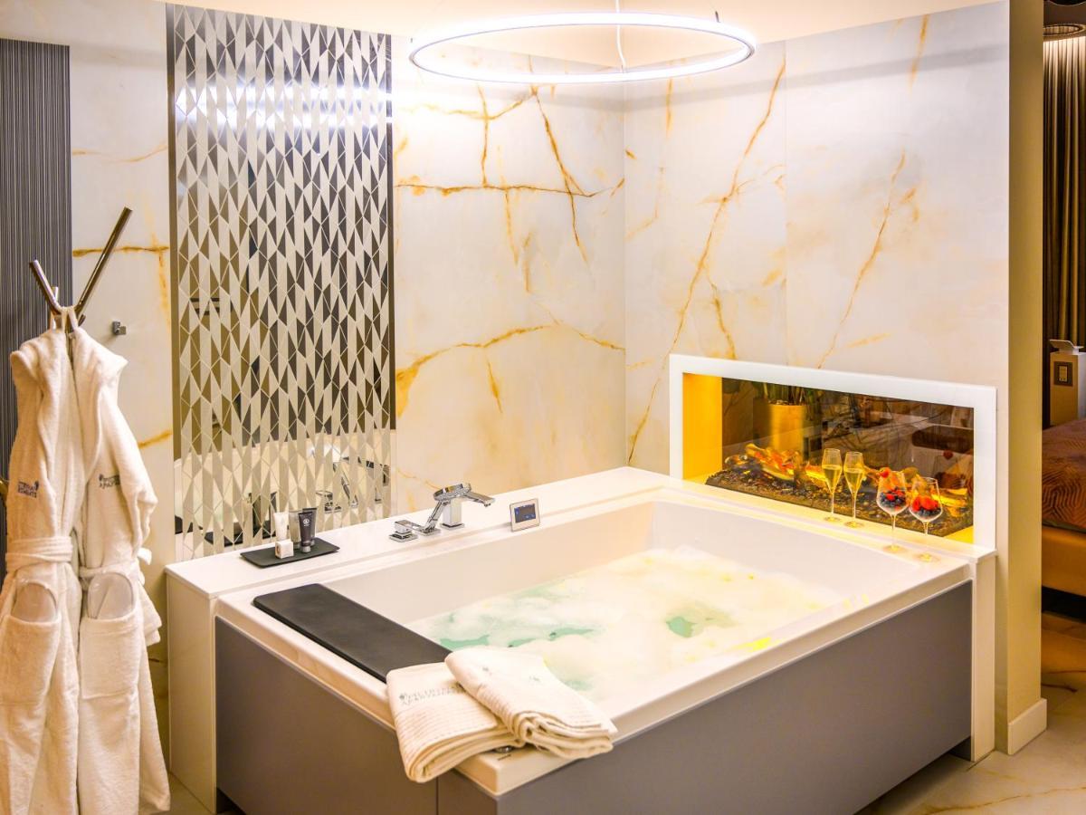 Pietryna Apartments Luxury - Sauna , Jacuzzi , Bezposrednio Przy Ul Piotrkowskiej Łódź Eksteriør bilde