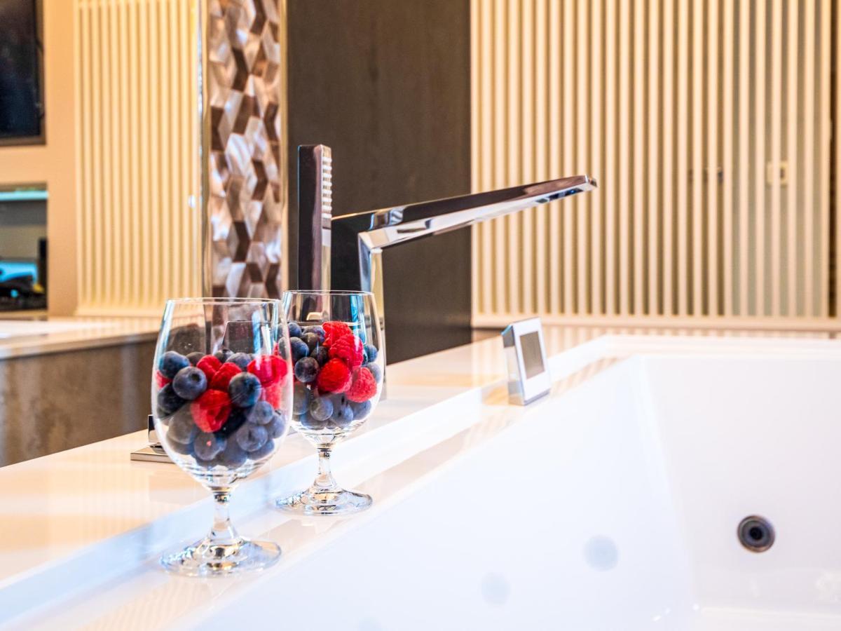 Pietryna Apartments Luxury - Sauna , Jacuzzi , Bezposrednio Przy Ul Piotrkowskiej Łódź Eksteriør bilde